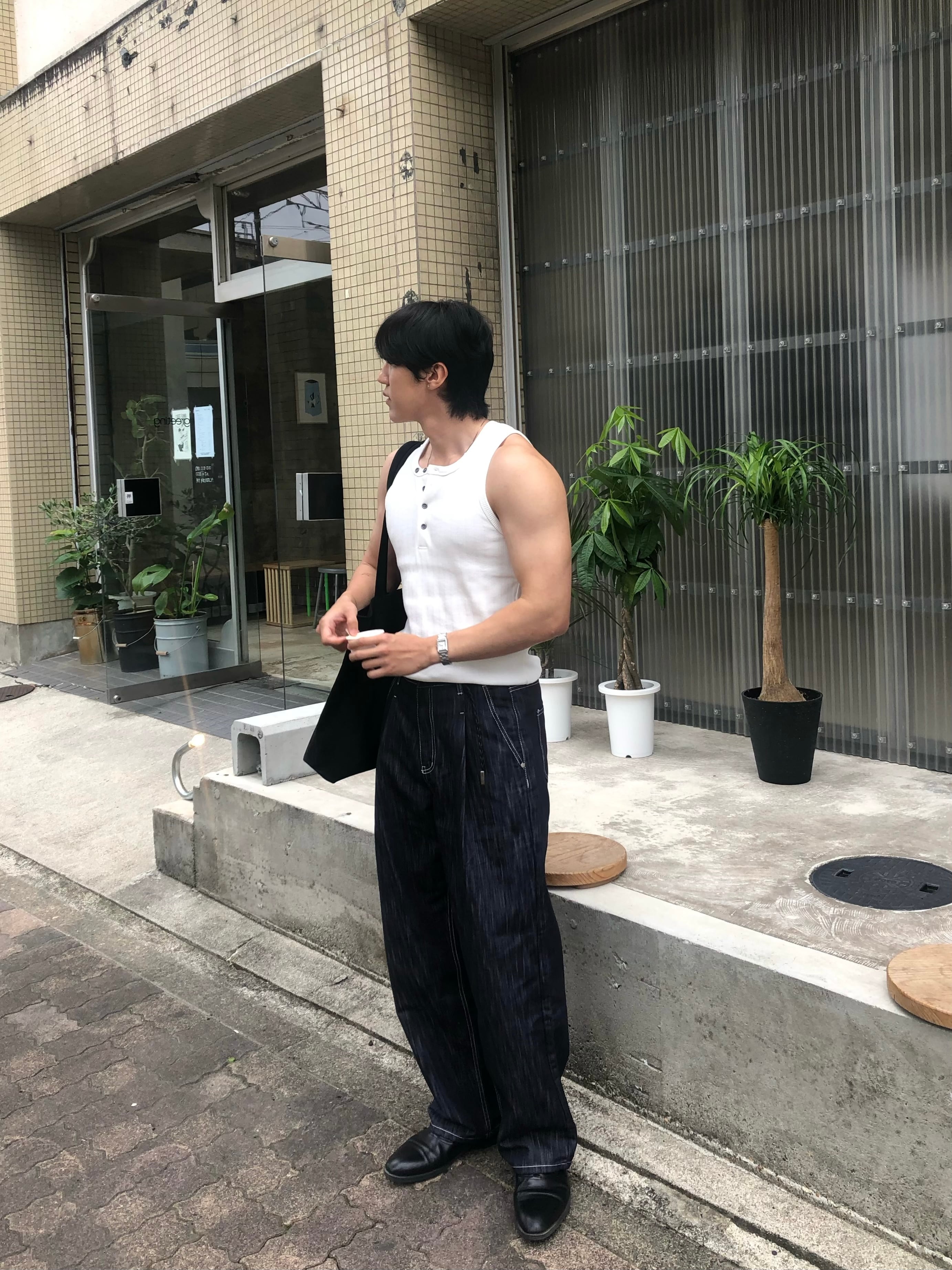 Non-Fade Indigo Tuck Semi Wide Jeans [Mid Blue] | 1AM