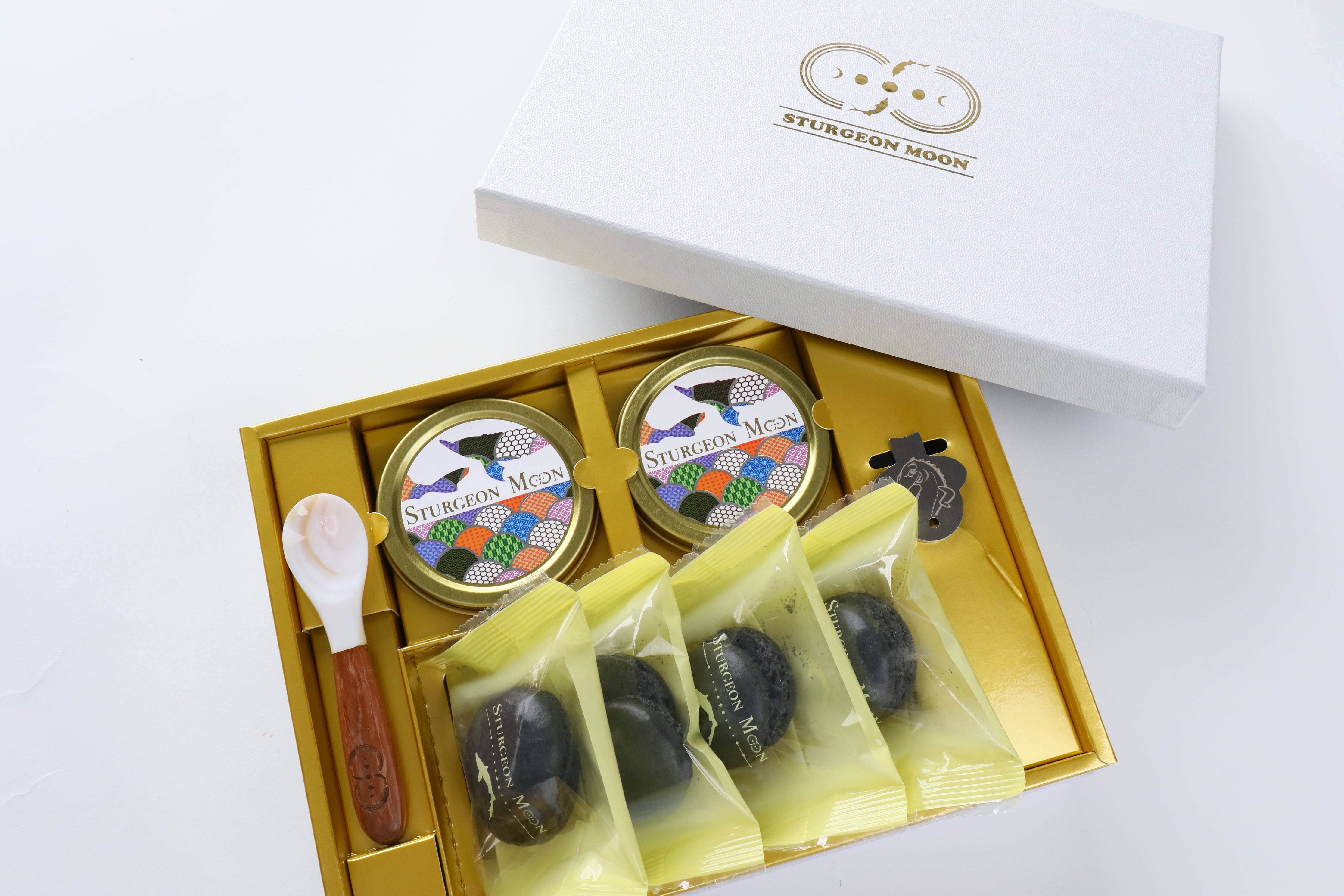 キャビアとブラックマカロンのギフトボックス Esturion公式shop