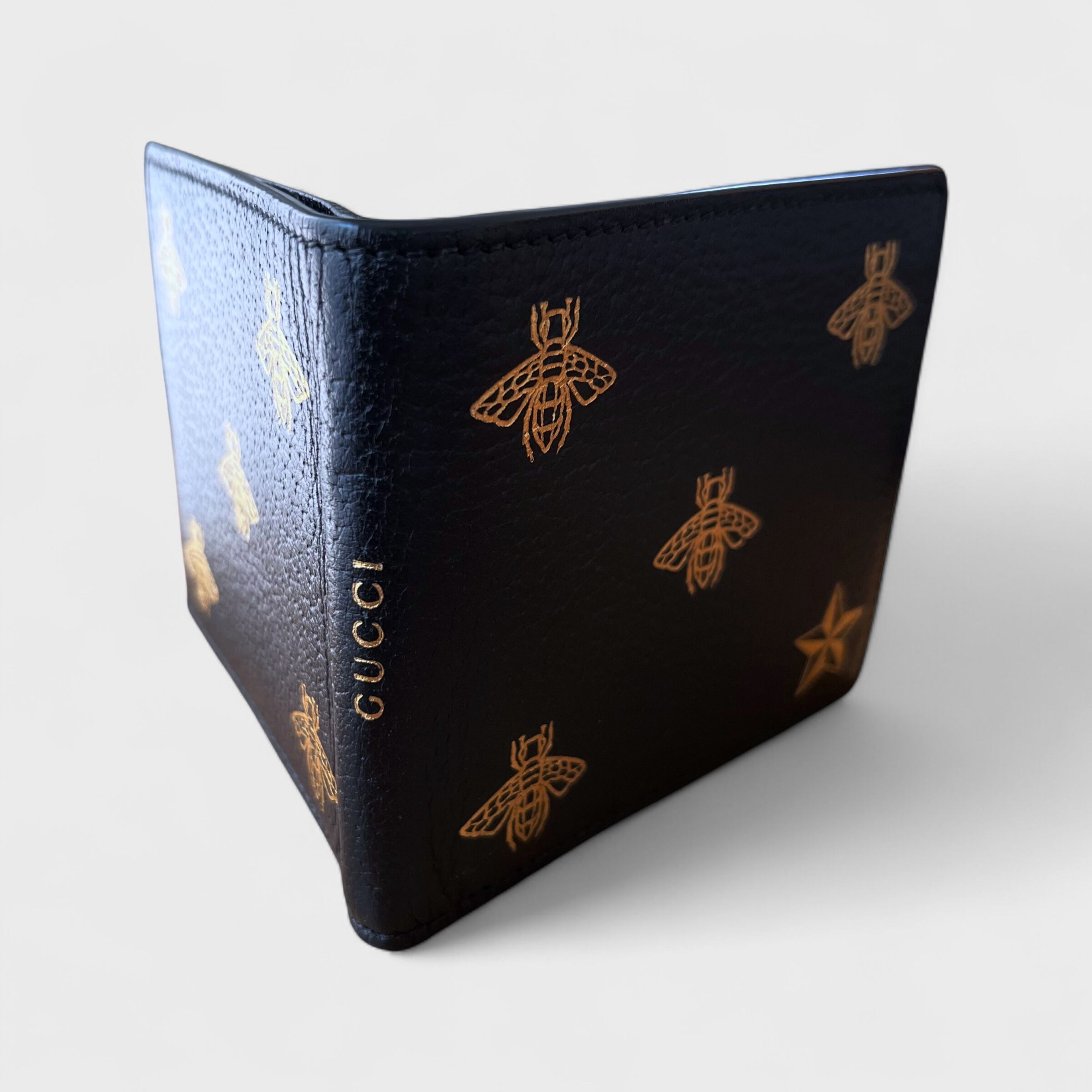 GUCCI グッチ ビー&スター 二つ折り財布 ブラック ゴールド | BRAND
