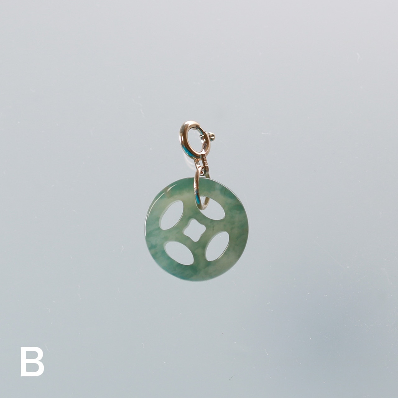 今季一押し！ コインモチーフの翡翠チャーム！ K10 coin ペンダントトップ A貨翡翠 jd_pt1211