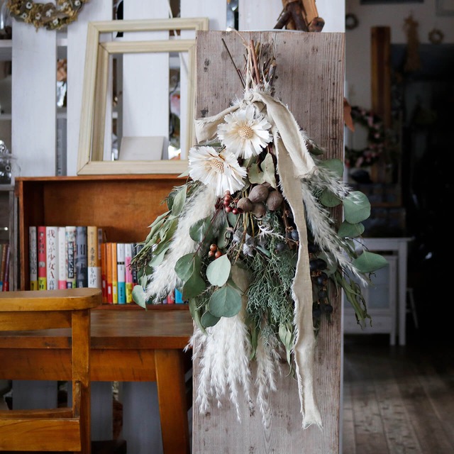 【１点もの 約丈57cm 】リペンスとパンパス ユーカリの大きめボタニカルスワッグ ＊ ドライフラワー ブーケ グリーン ホワイト 北欧インテリア 開店祝い 誕生日 ナチュラル かわいい ボタニカル おしゃれ 春色 玄関