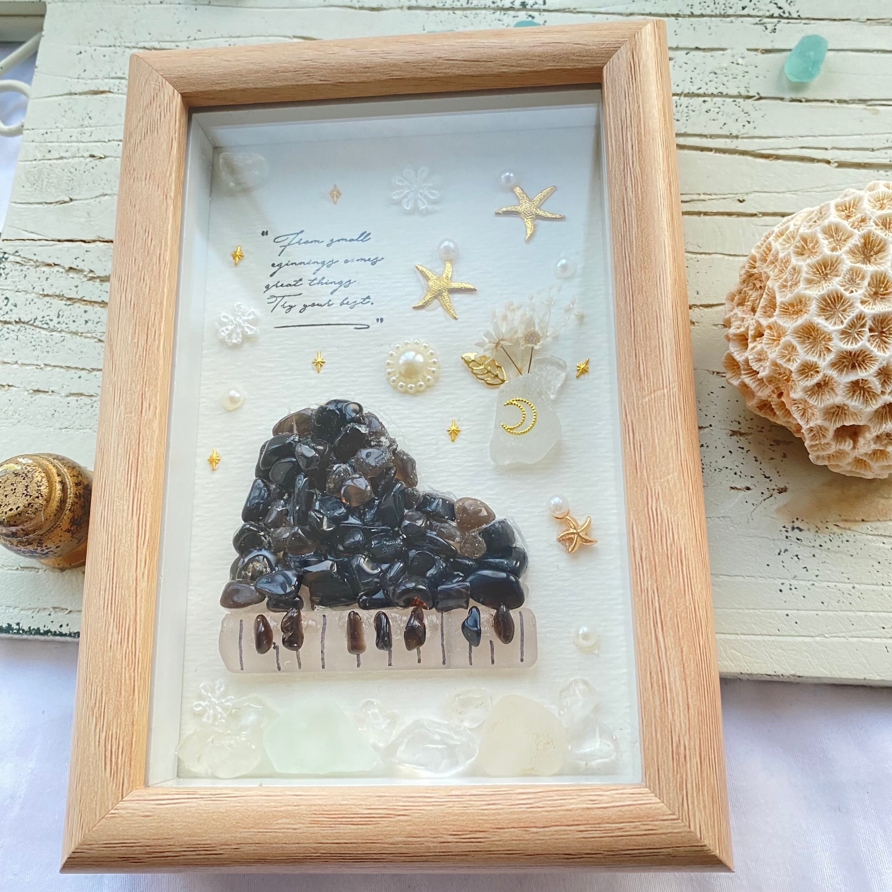 【ガラスフレーム作品】"黒水晶モリオンの石のピアノ"