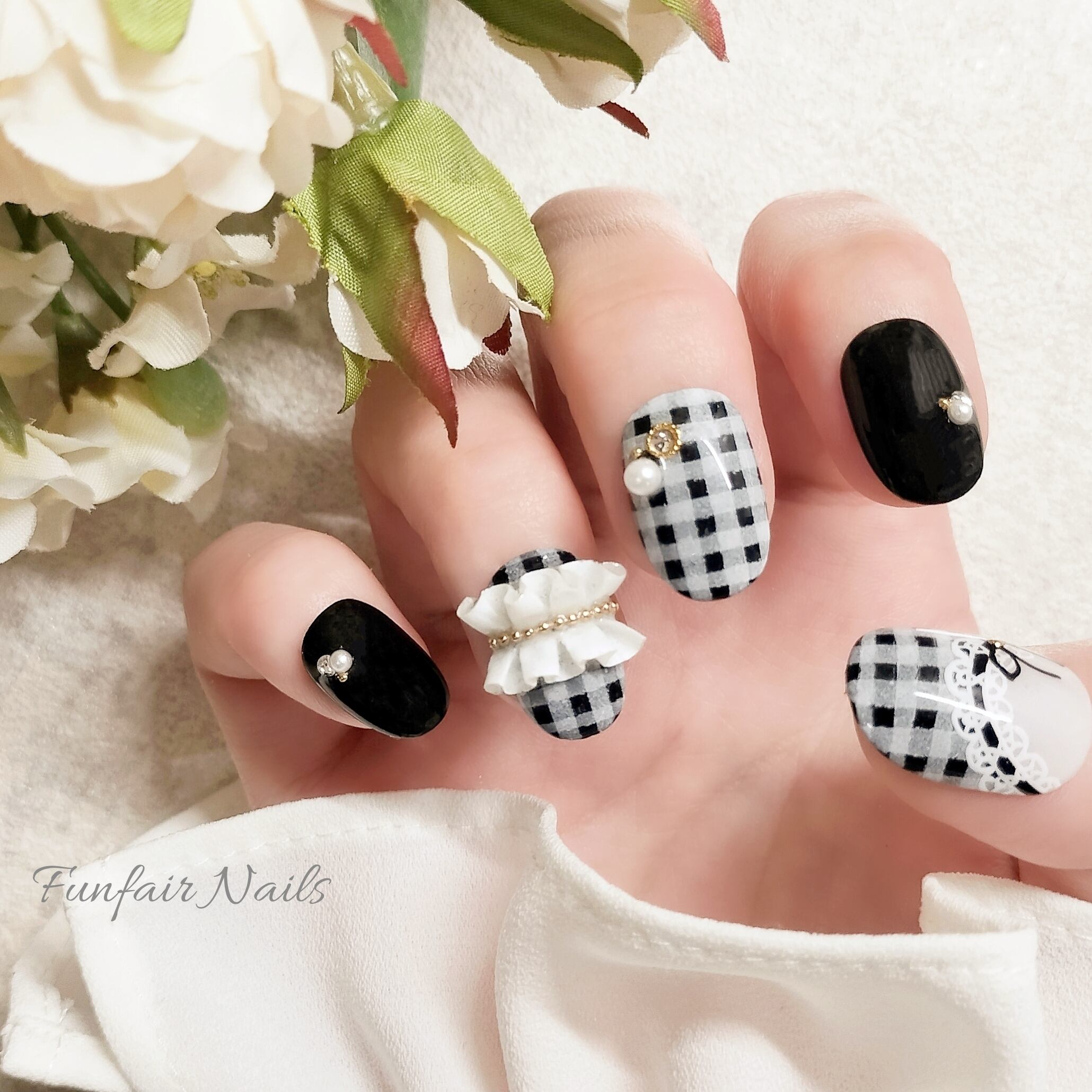 セール 完成済みネイルチップ】Lace Gingham Doll 〜 ネイルチップ