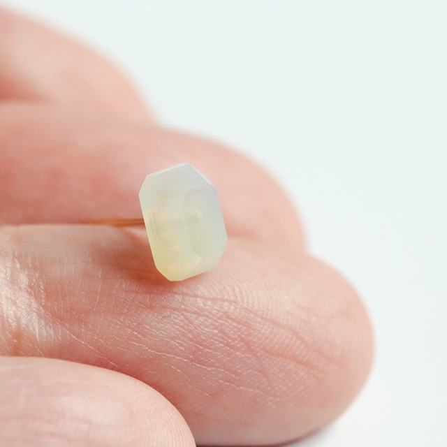 K14｜Kado｜ふんわりyellow green・アゲートのスタッドピアス