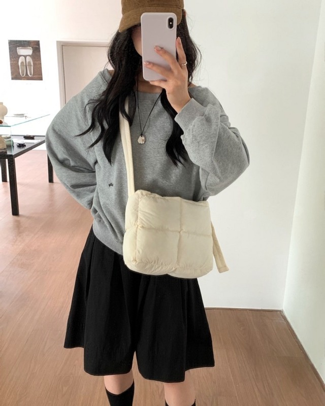 パディングスクエアショルダーバッグ