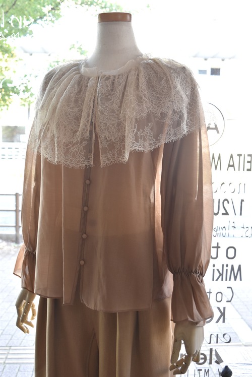 Rijoui(リジュイ) 24A/W レース付ケープ衿ブラウス