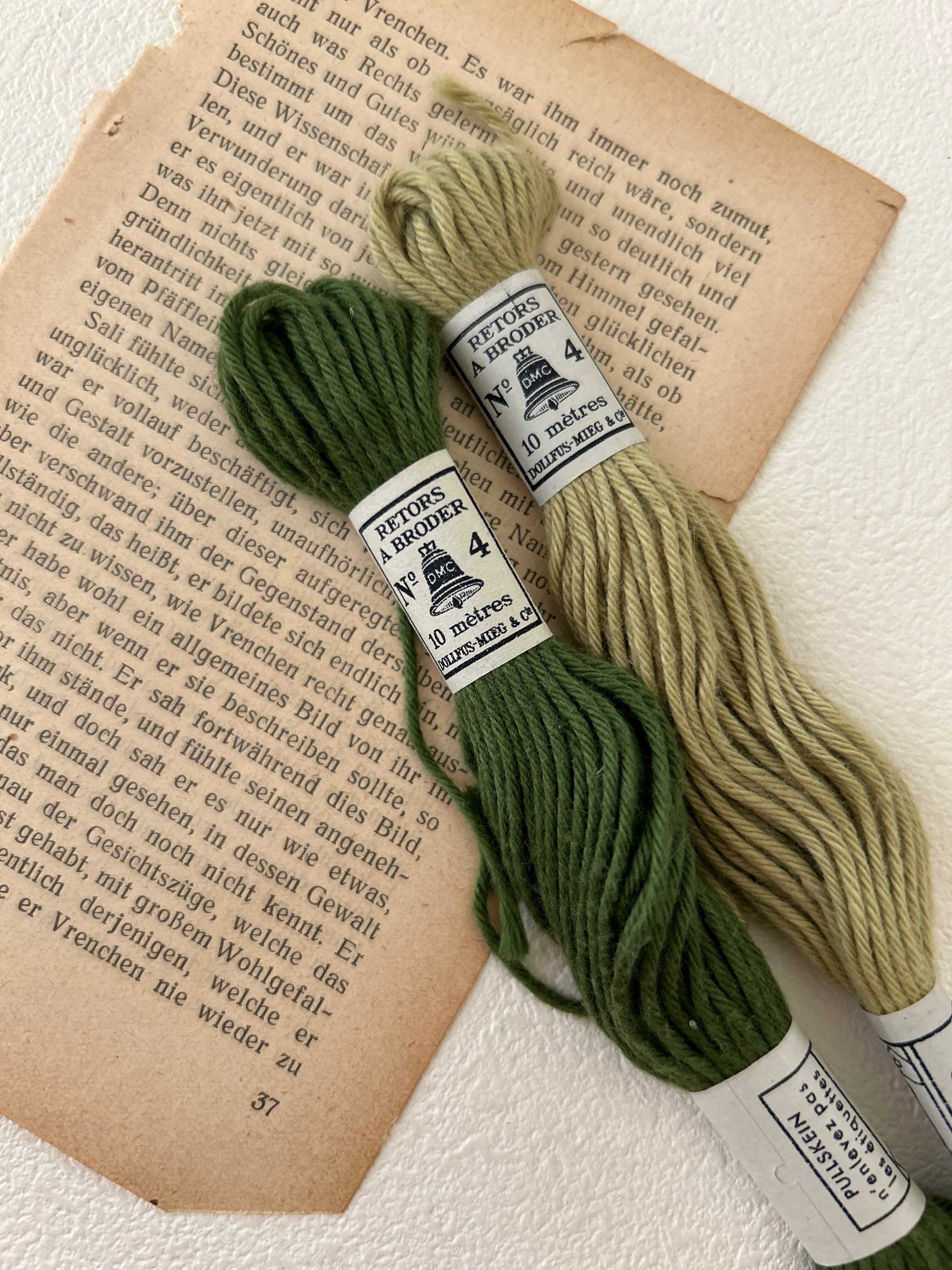 フランス アンティーク DOLLFUS-MIEG & C ドルフュス・ミエッグ&カンパニー(DMC)の刺繍糸 2本セット グリーン系 1960年以前 ディスプレイ 撮影小物