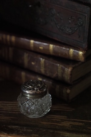 カットガラスのクリーム入れ-antique glass cream pot
