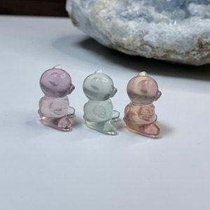 19.セレスタイトに住み着く可愛いフローライトくま