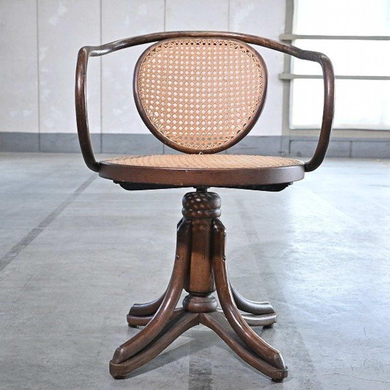 名作ビンテージ ZPM Radomsko社 13万「モデル5501」デスクチェア ブナ無垢材 曲げ木 ラタン ラドムスコ トーネット