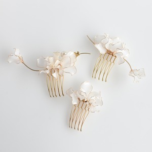 milky flower comb