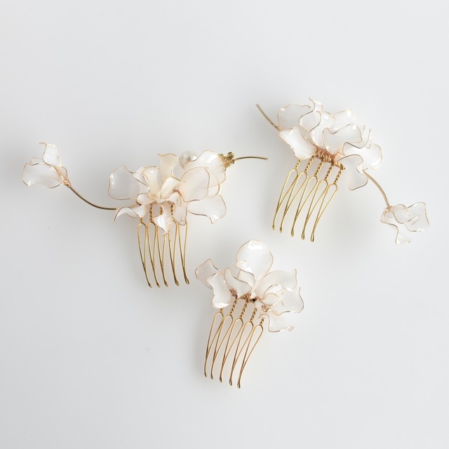 milky flower comb