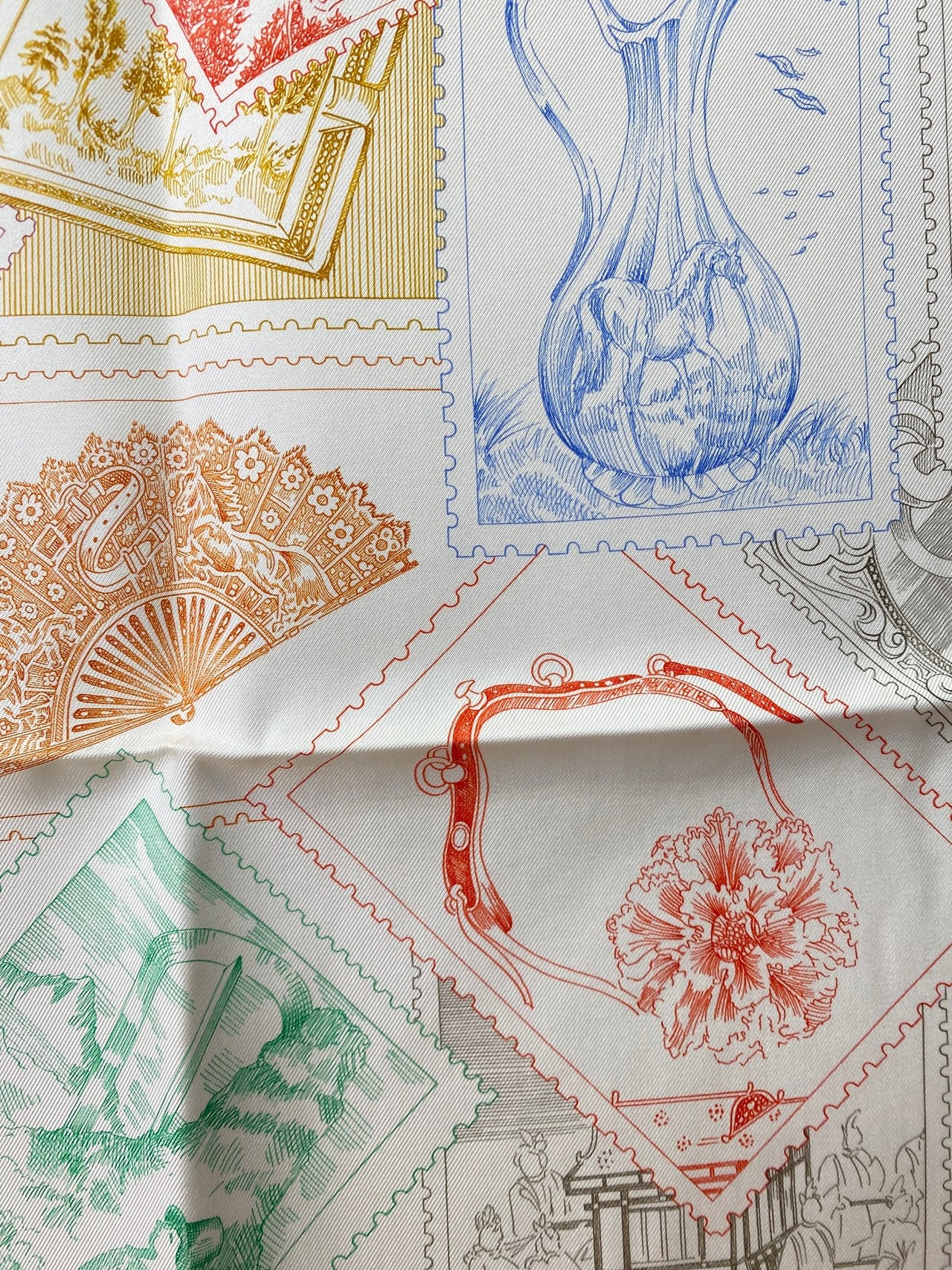 HERMES エルメス スカーフ カレ90《フォーブルの切手愛好家》Rose