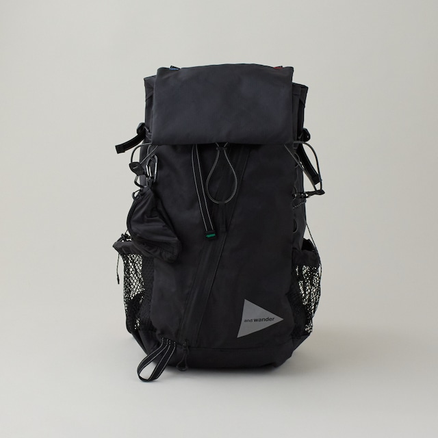 and wander(アンド・ワンダー) ECOPAK 30L backpack  -   black　メンズ・ウィメンズバックパック