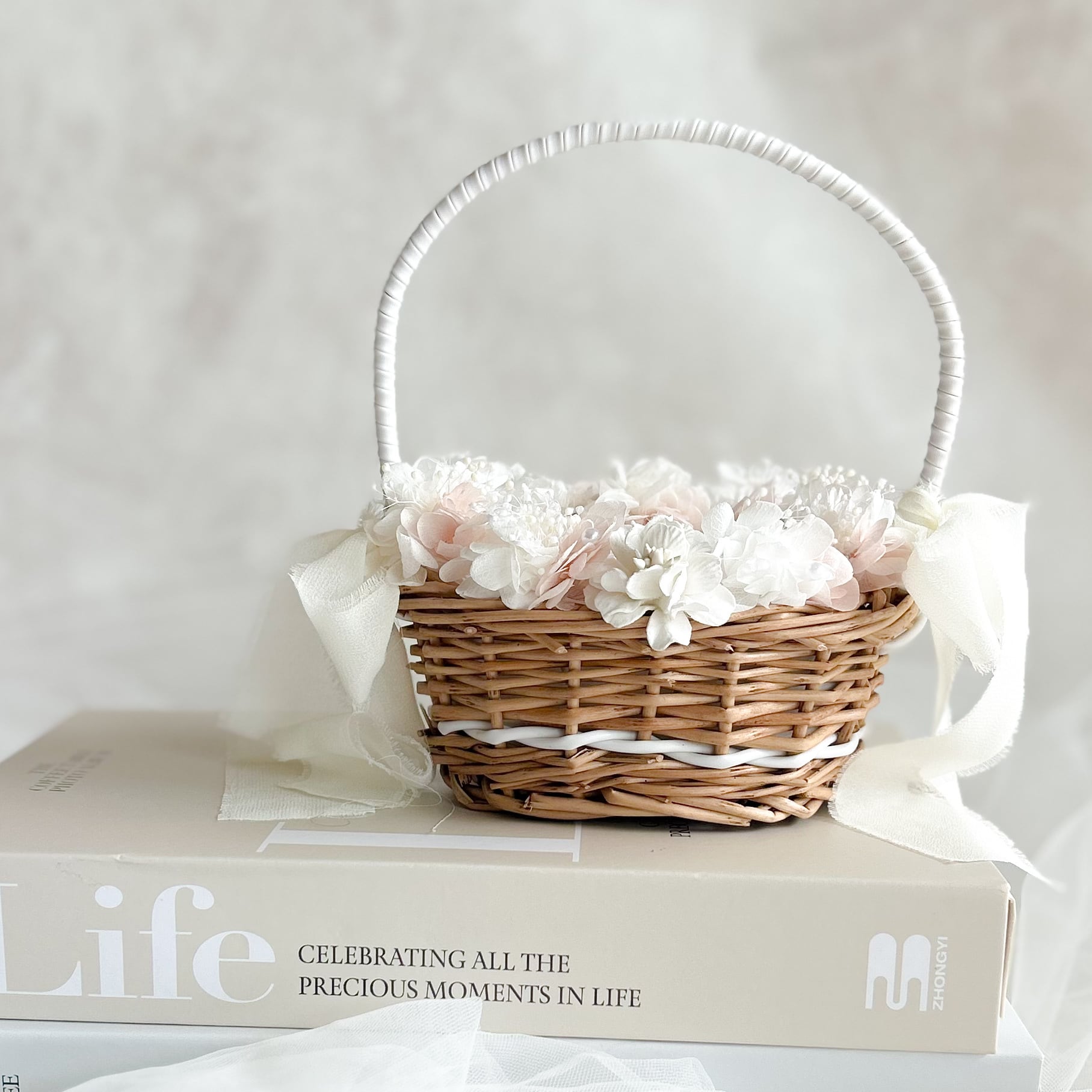 Oval  pink ring pillow basket （プリザーブドフラワーメイン）