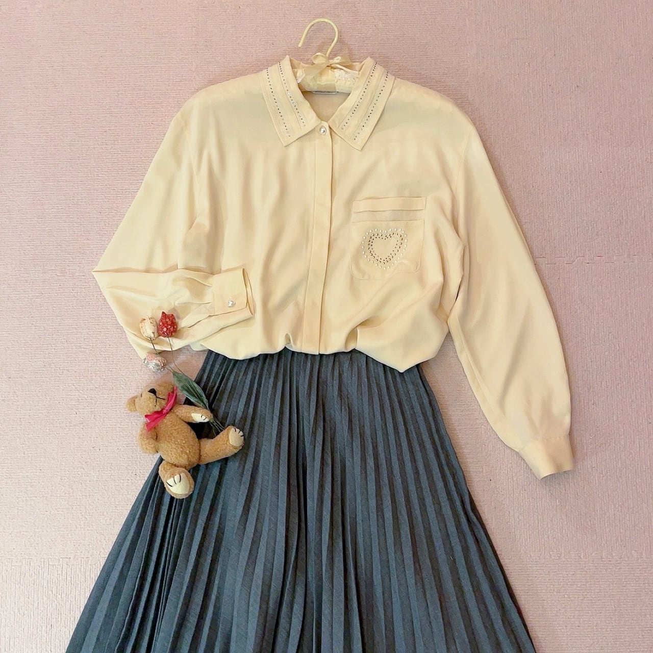 heart rhinestone cream blouse
