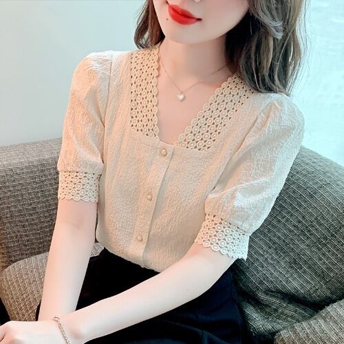 トップス レディース シャツ ブラウス 半袖 パフスリーブ Vネック シフォン レース ボタン かわいい 大人可愛い きれいめ 上品 エレガント 清楚 フェミニン おしゃれ お洒落 綺麗 お嬢様 こなれ感 ラブリー キュート ガーリー ロマンチック 抜け感 華やか 主役級 存在感 無地 OL 通勤 デート お出かけ 女子会 S M L XL 2XL ベージュ 夏 20代 30代 40代 韓国 韓国系 着回し 普段使い ファッション コーデ モテ トレンド 流行 インスタ 送料無料