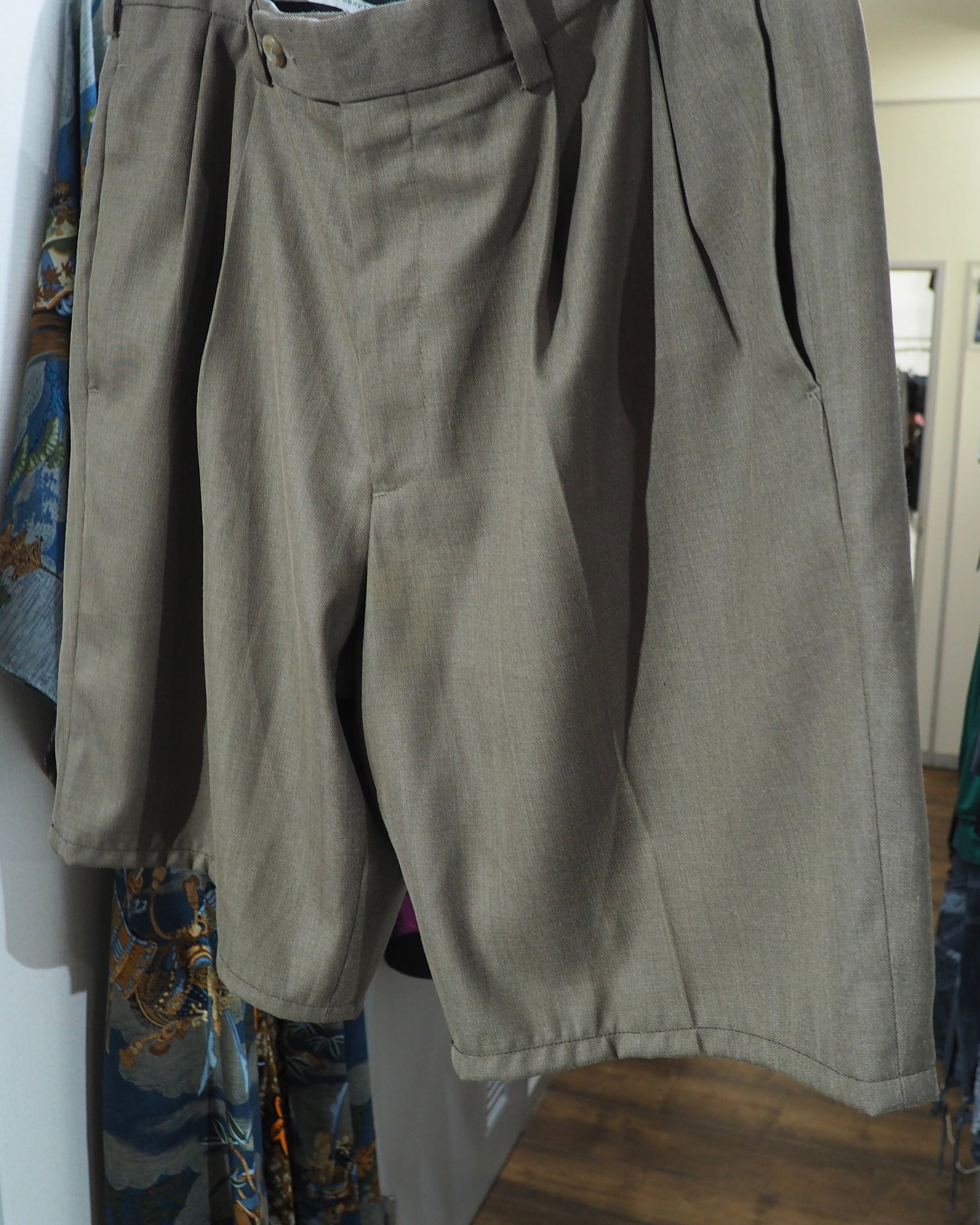 ” Perry Ellis ” Two tuck Wide slacks Shorts