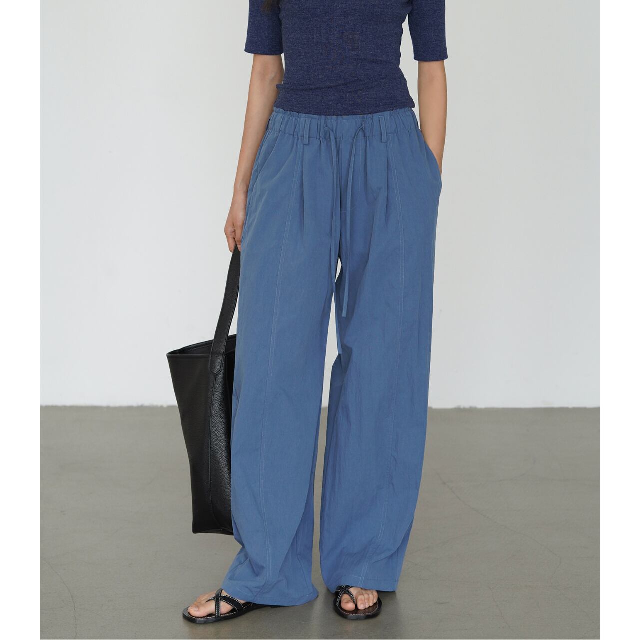 センタープレスリラックスワイドパンツ　a0533