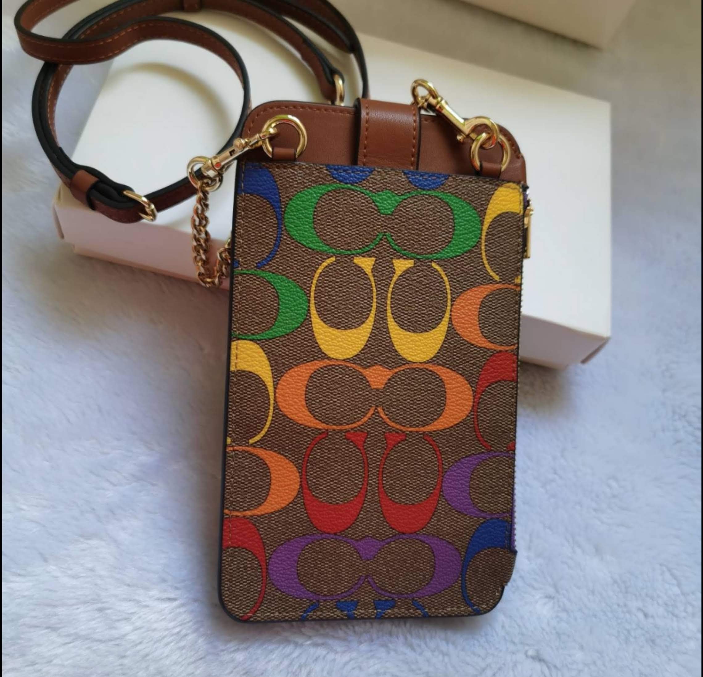 COACH コーチ スマホショルダー レインボー シグネチャー | francore