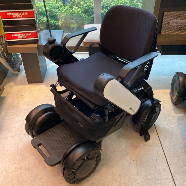 【中古車大特価 良品】★安全運転指導付き WHILL Model C 電動車椅子 (非課税)WHL-C01