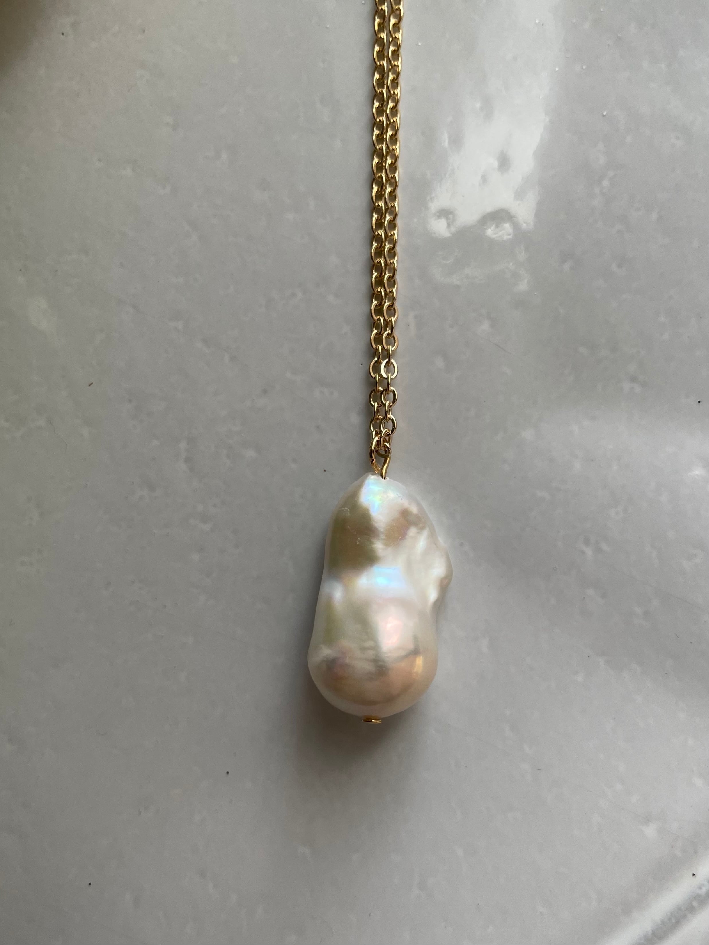 大ぶりバロックパールのネックレス