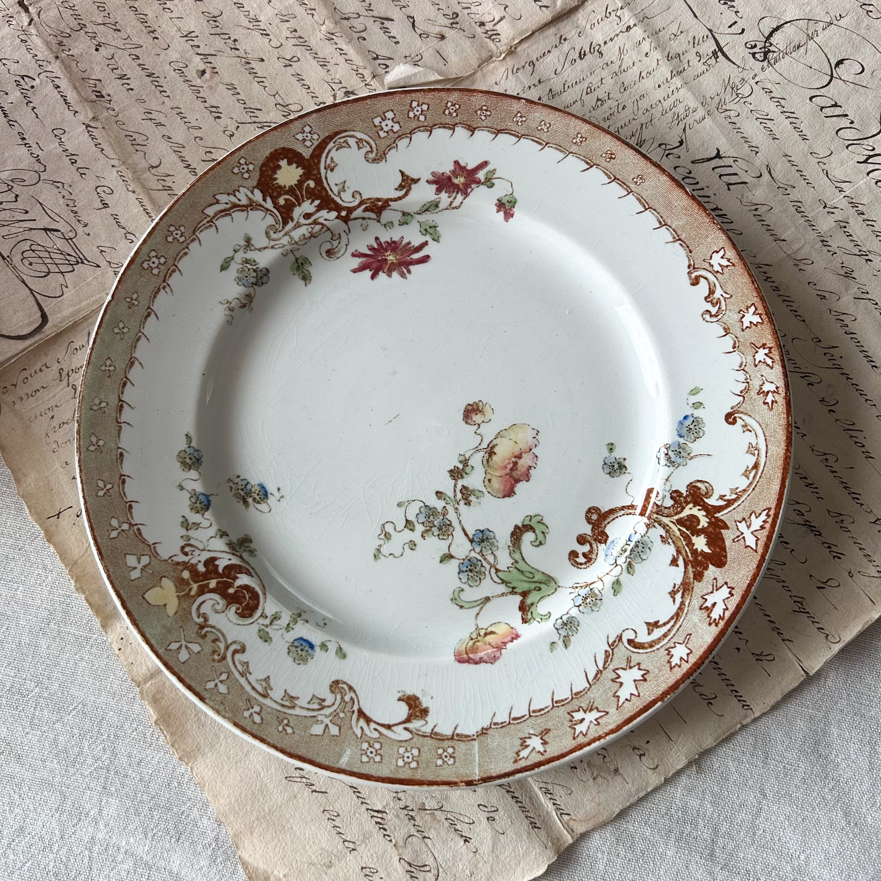 売り切り❤️フランスアンティーク❤️金縁皿2客(21cm) 年末売り切り❤️フランスアンティーク❤️金縁皿2客(21cm)