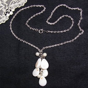 天然貝と本パールの房状ペンダントネックレス　vintage necklace for sale　11846N