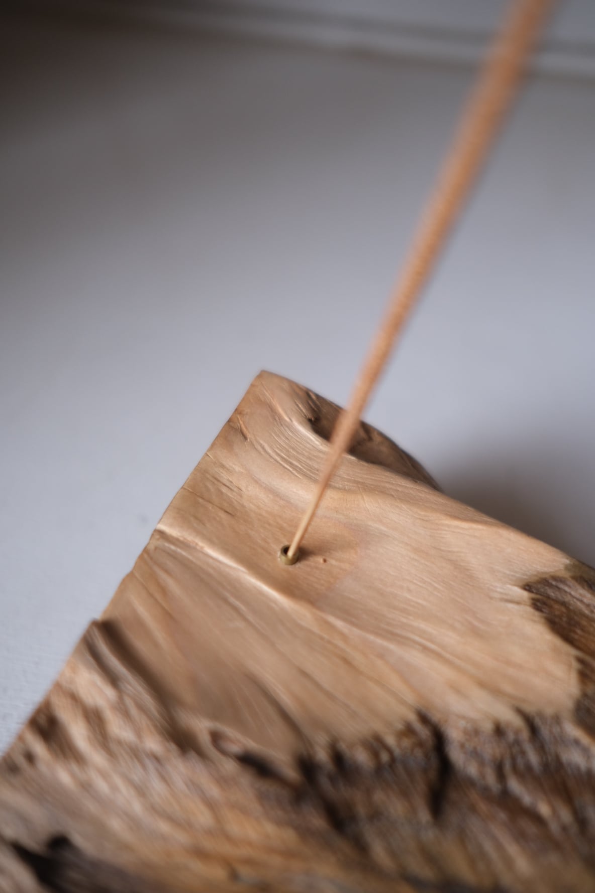 なんでも　香木 一枚板お香立て 樅木 -momi- | TORINOKI FURNITURE