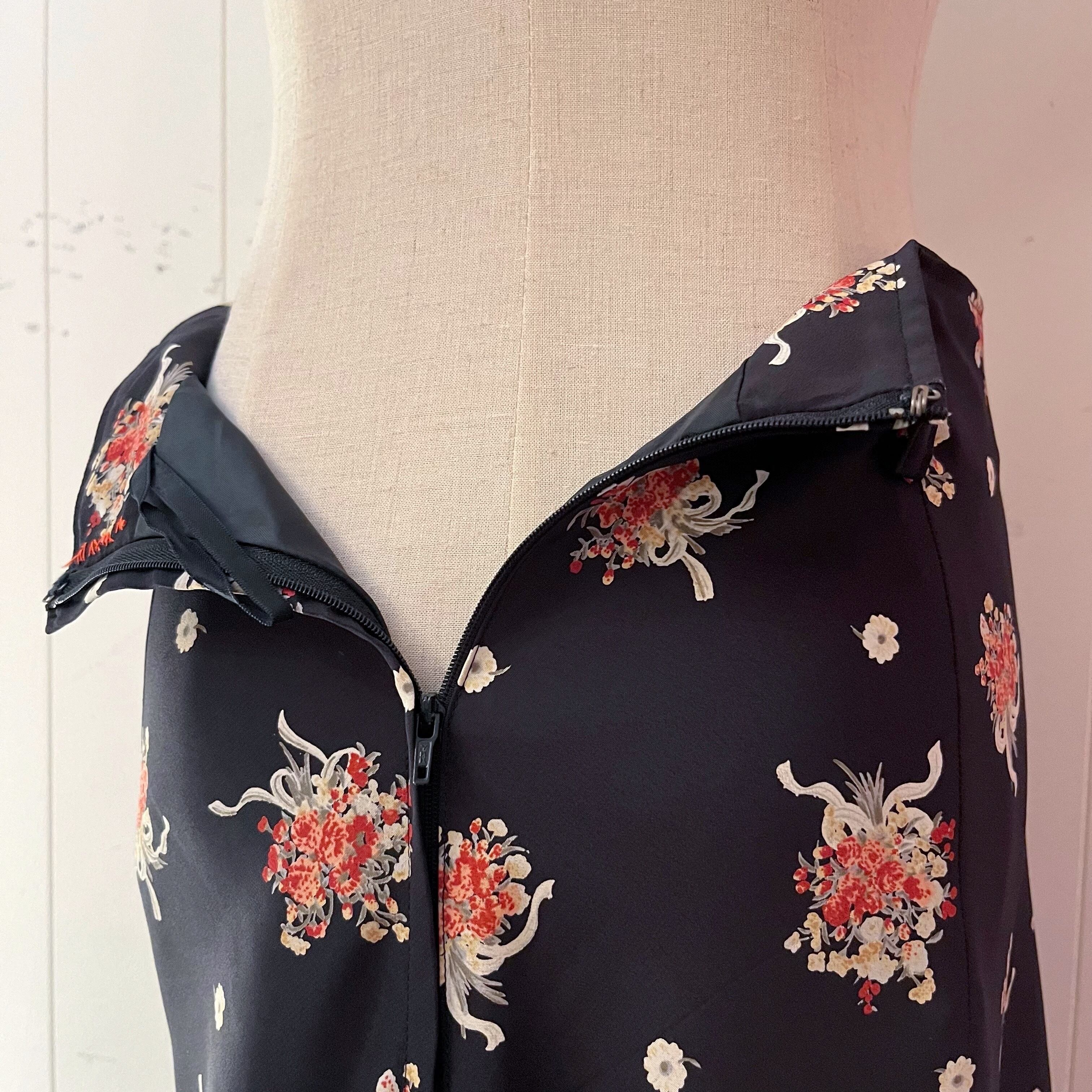 flower basket black long skirt