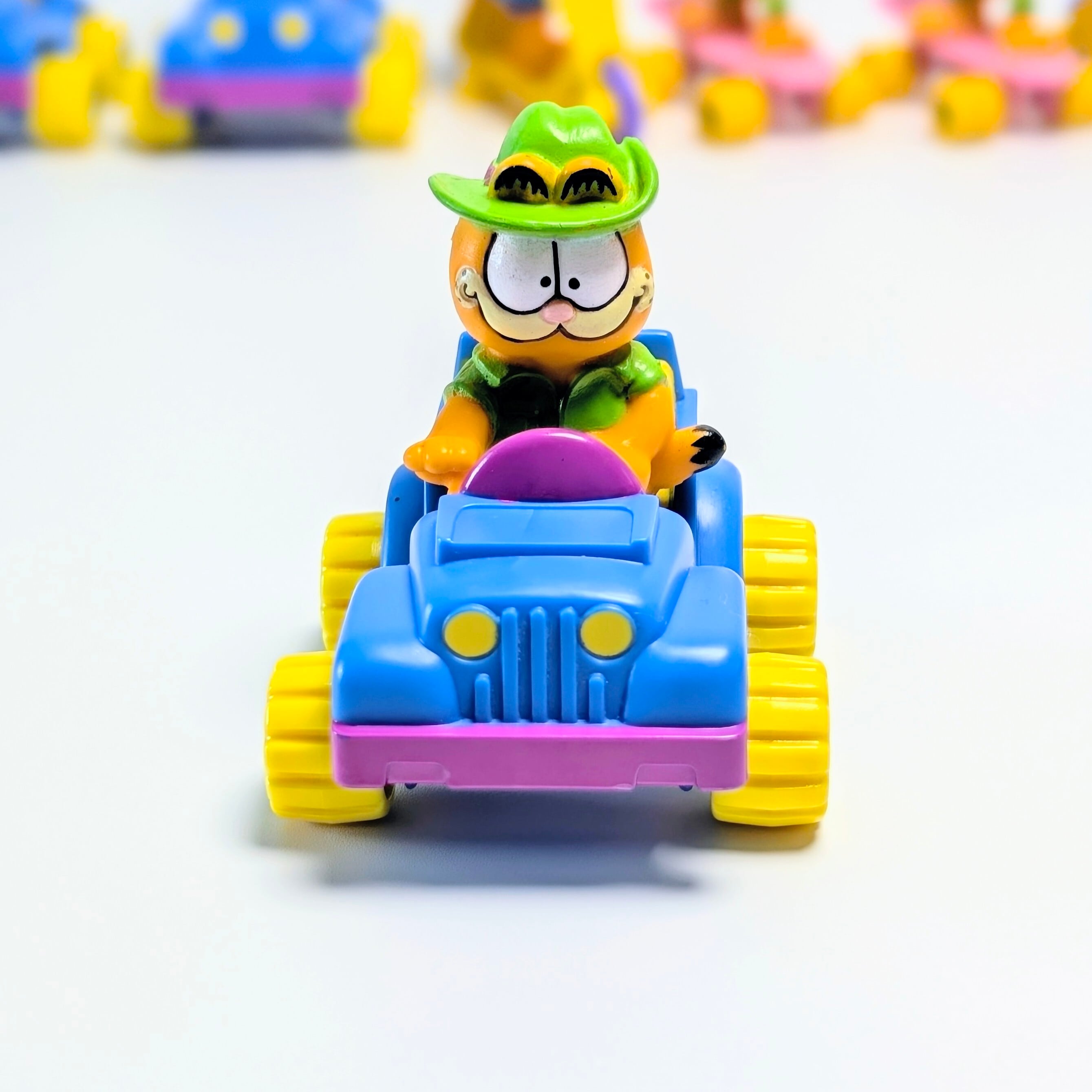 ☆ VINTAGE 1988 ☆【 McDonald's  ( マクドナルド ) 】1988年マクドナルドミールトイ 『 Garfield in 4-wheeler（ガーフィールド イン フォーウィラー）』〜ジープに乗ったあいつ(笑)〜 / ミールトイ / ハッピーミール 〚アメリカン雑貨 アメトイ〛