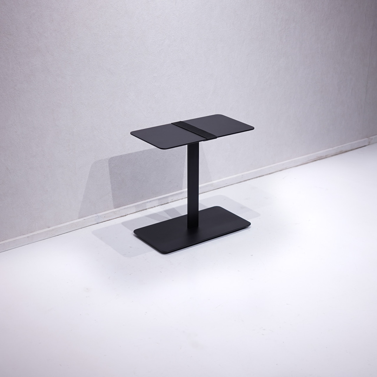 Viccarbe Serra Table / モダン デザイナーズ テーブル ヴィッカルベ セラ サイドテーブル 美品 Victor Carrasco（関連:Calligaris,Magis,arper）