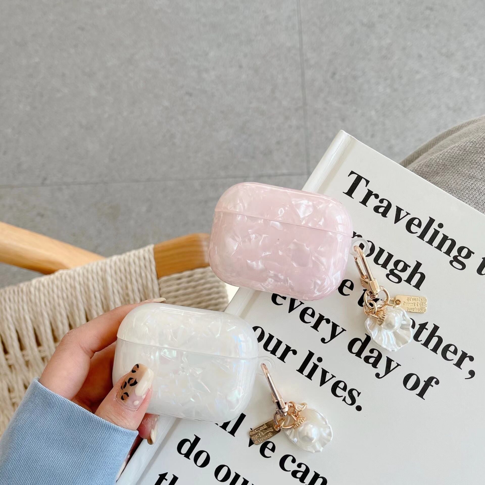 【再販】シェルキーチェーン付きAir Pods case