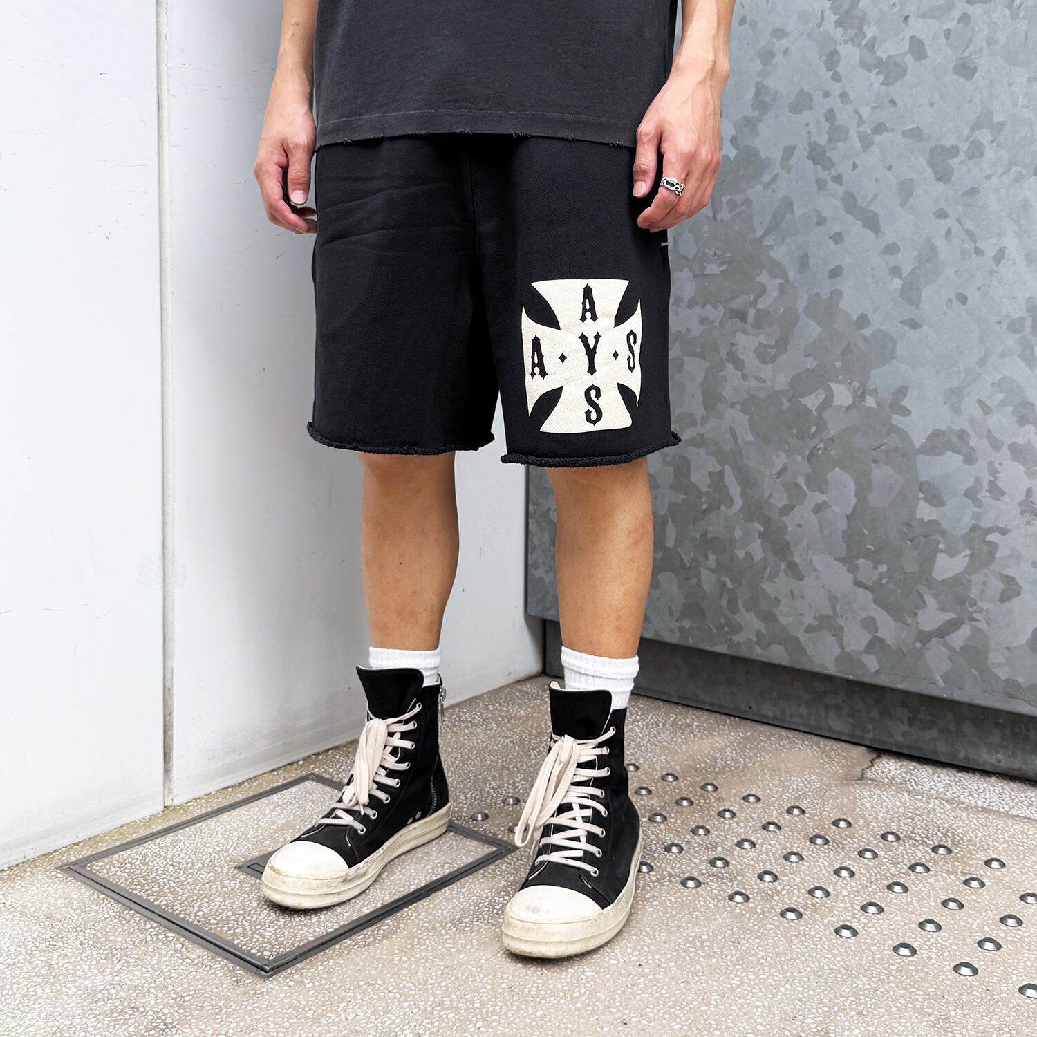 ASKYURSELF / CROSS RAW FLEECE SHORTS | HOLICK
