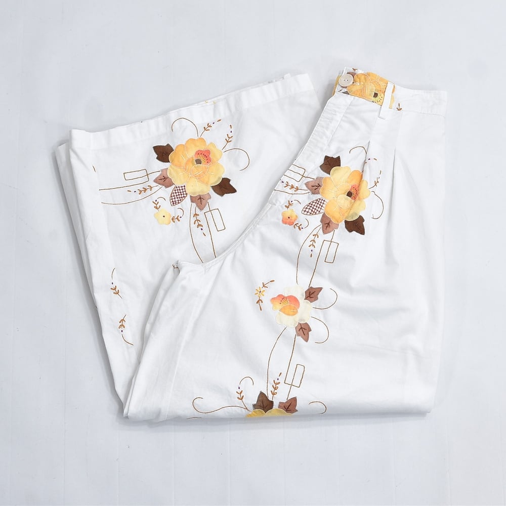 Remakeリメイク 再構築 パッチワーク&ステッチ フラワー刺繍 デザイン ワイドシルエット バギー パンツ コットン ホワイト 裏地付き ユニセックスデザイン W66~94cm