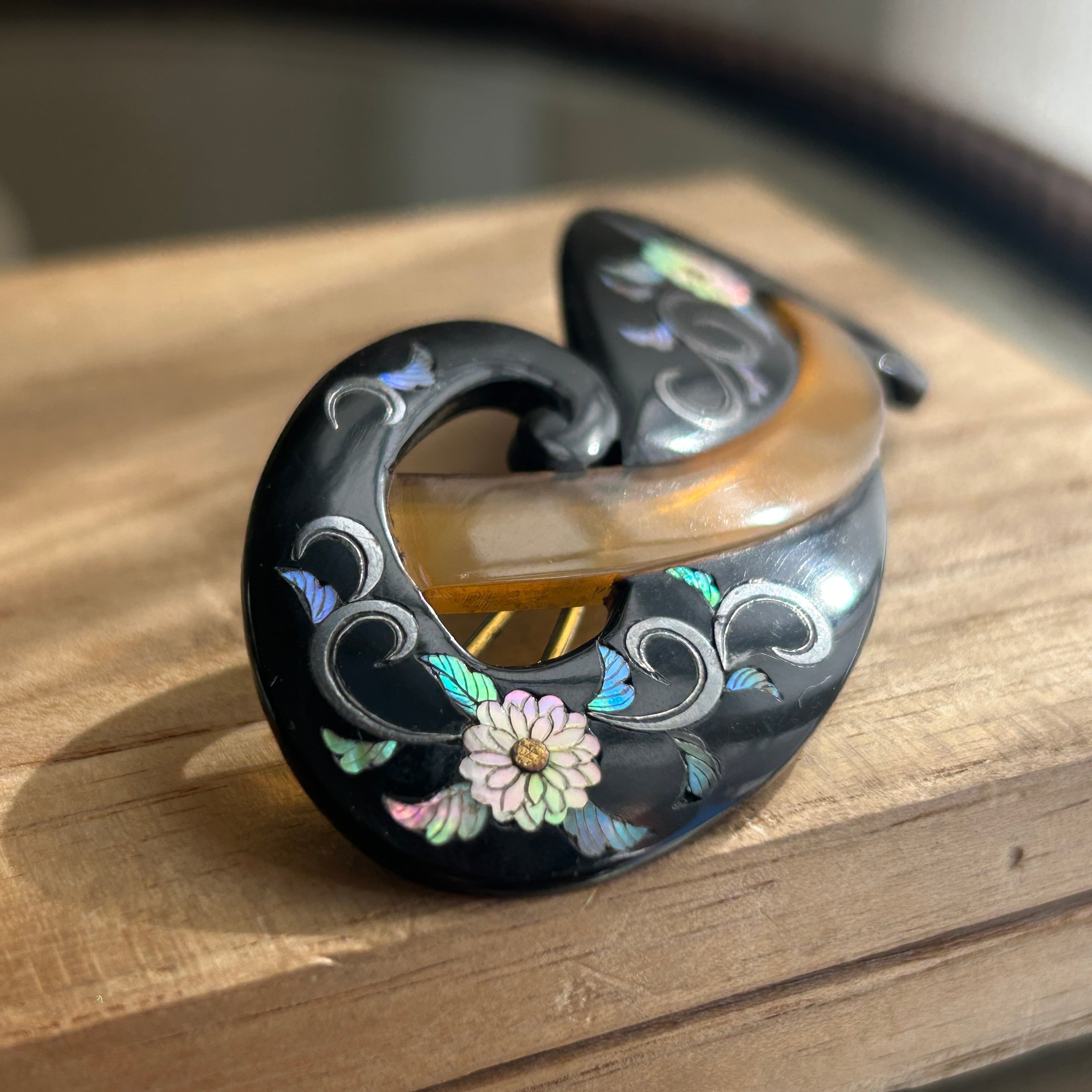 アンティーク　鼈甲二色に螺鈿銀象嵌のバレッタ