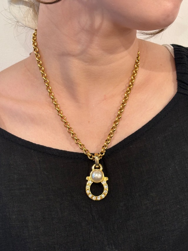 Salvatore Ferragamo/ vintage pearl gancini necklace.
