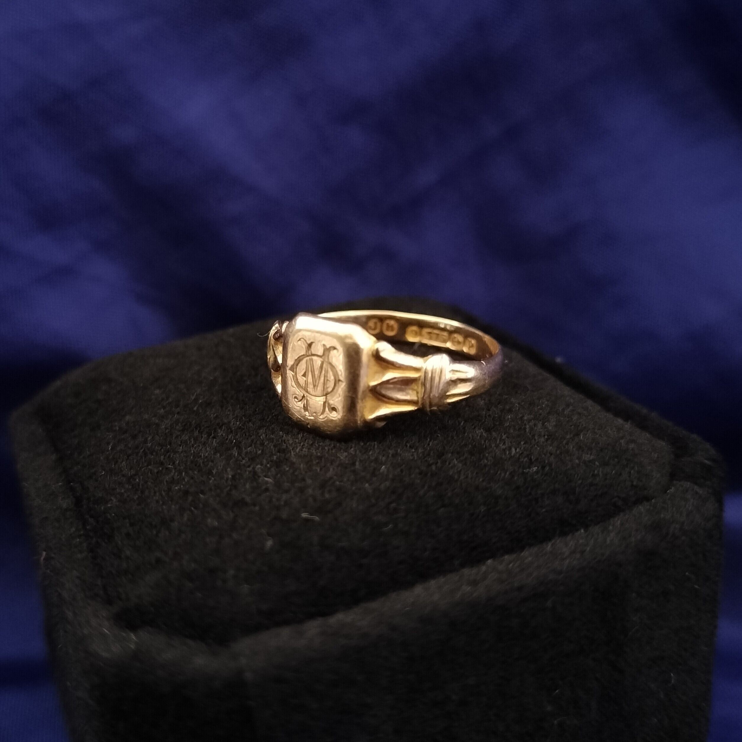 Antique 9ct Gold Signet Ring UK 1864年