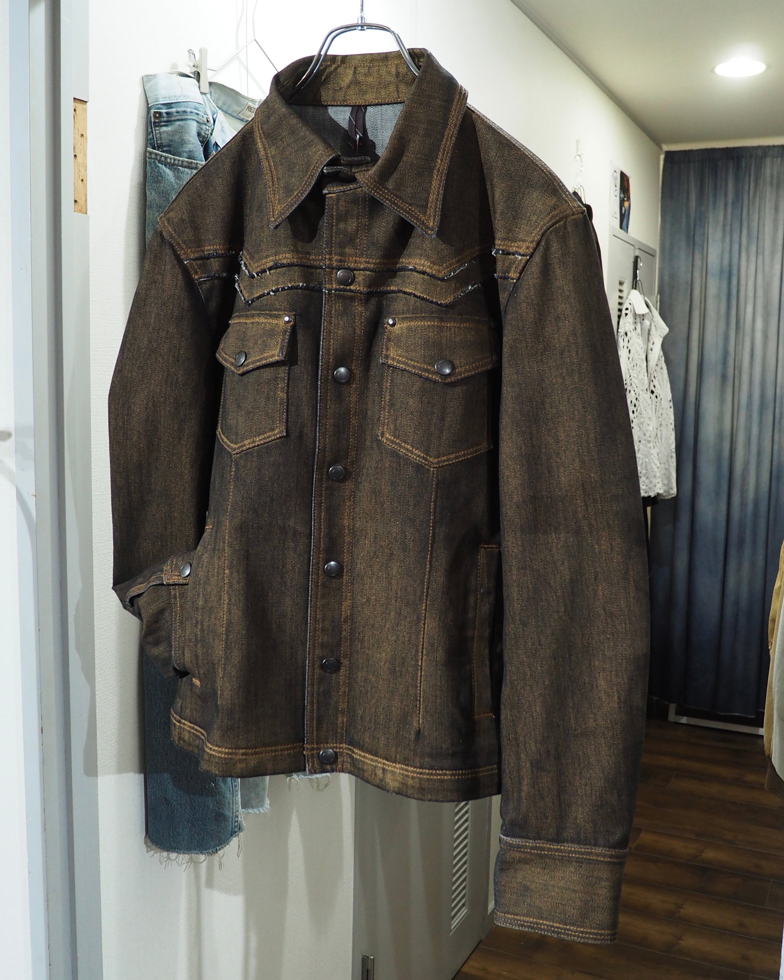 " ELLE HOMME " Beautiful Coating Processing × Western Details Denim Trucker Jacket