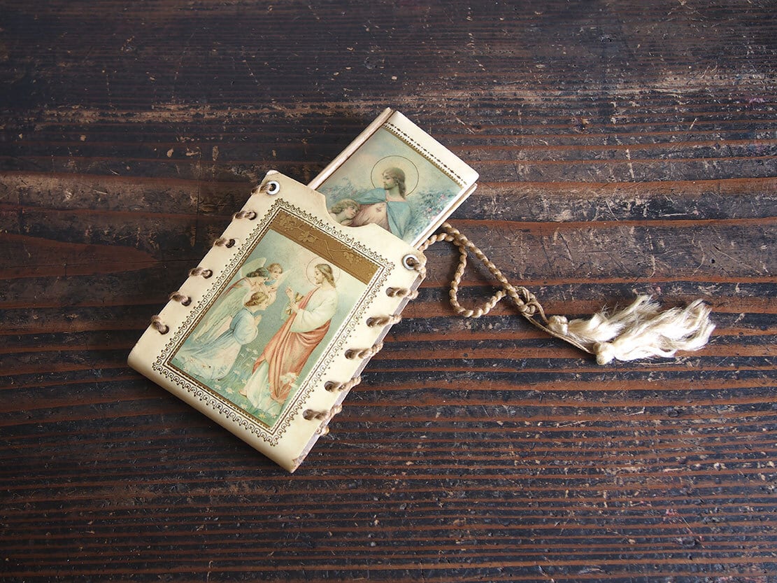 小さな十字架付き金属ケース 冠を戴いた聖母子像聖遺物/K753 カトリック信心具 小さな十字架付き金属ケース 冠を戴いた聖母子像 民