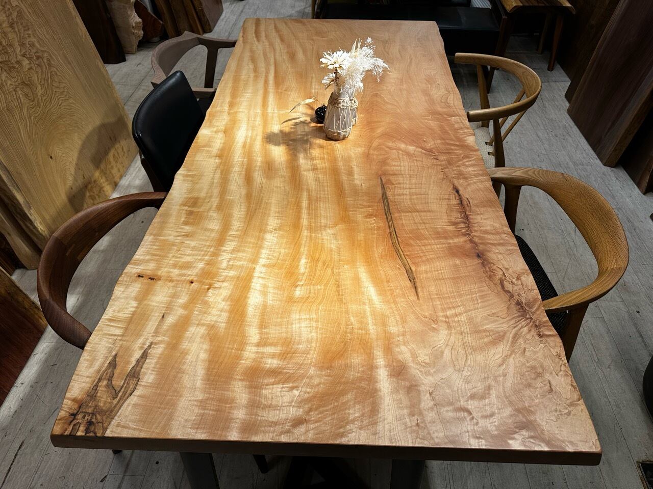 縮杢】栃（トチ）_2050×910-920×54_浅草本店_テーブル天板/一枚板