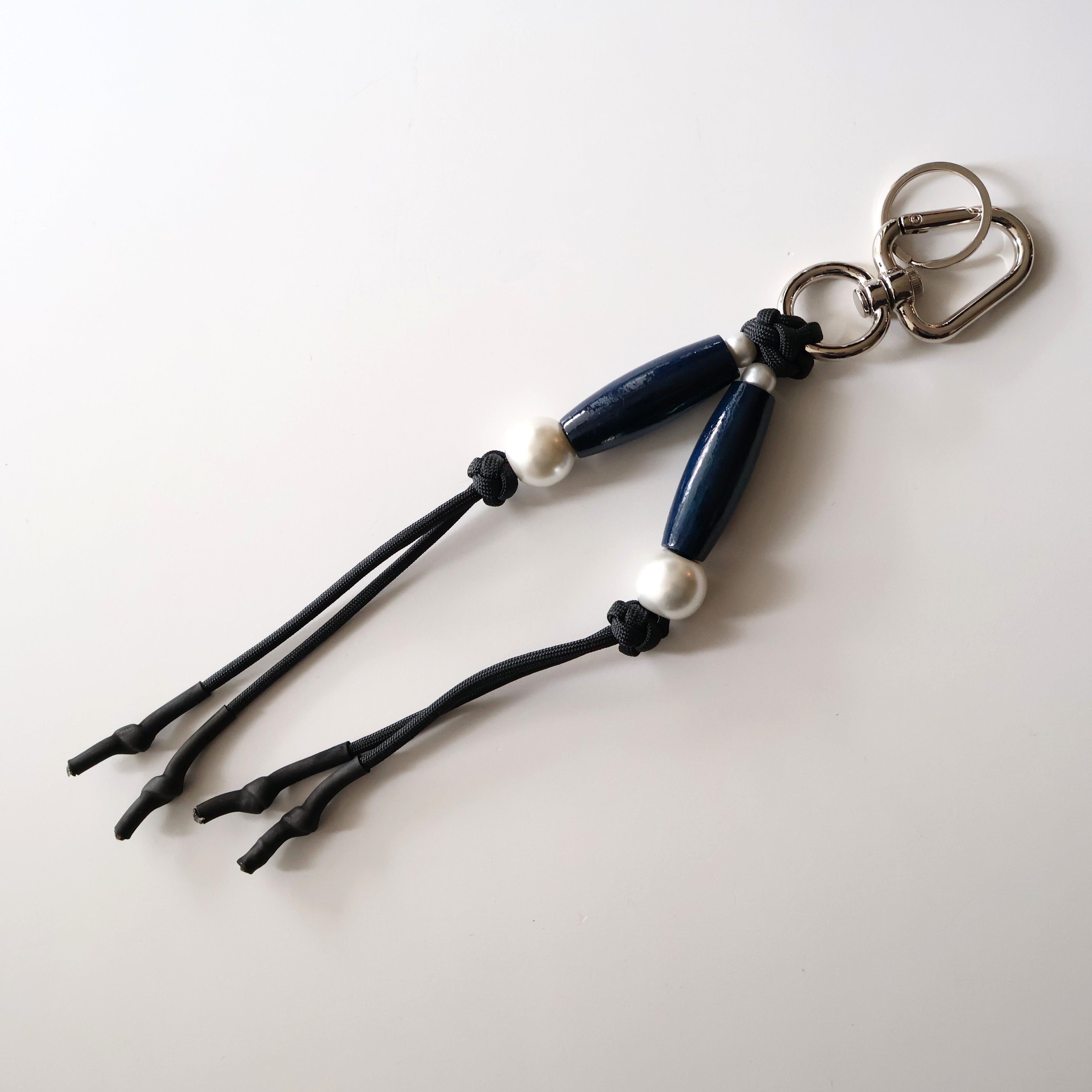 MIDTHINGS “ CHARM KEY CHAIN ( Pearl*Black ) ” | H.inch