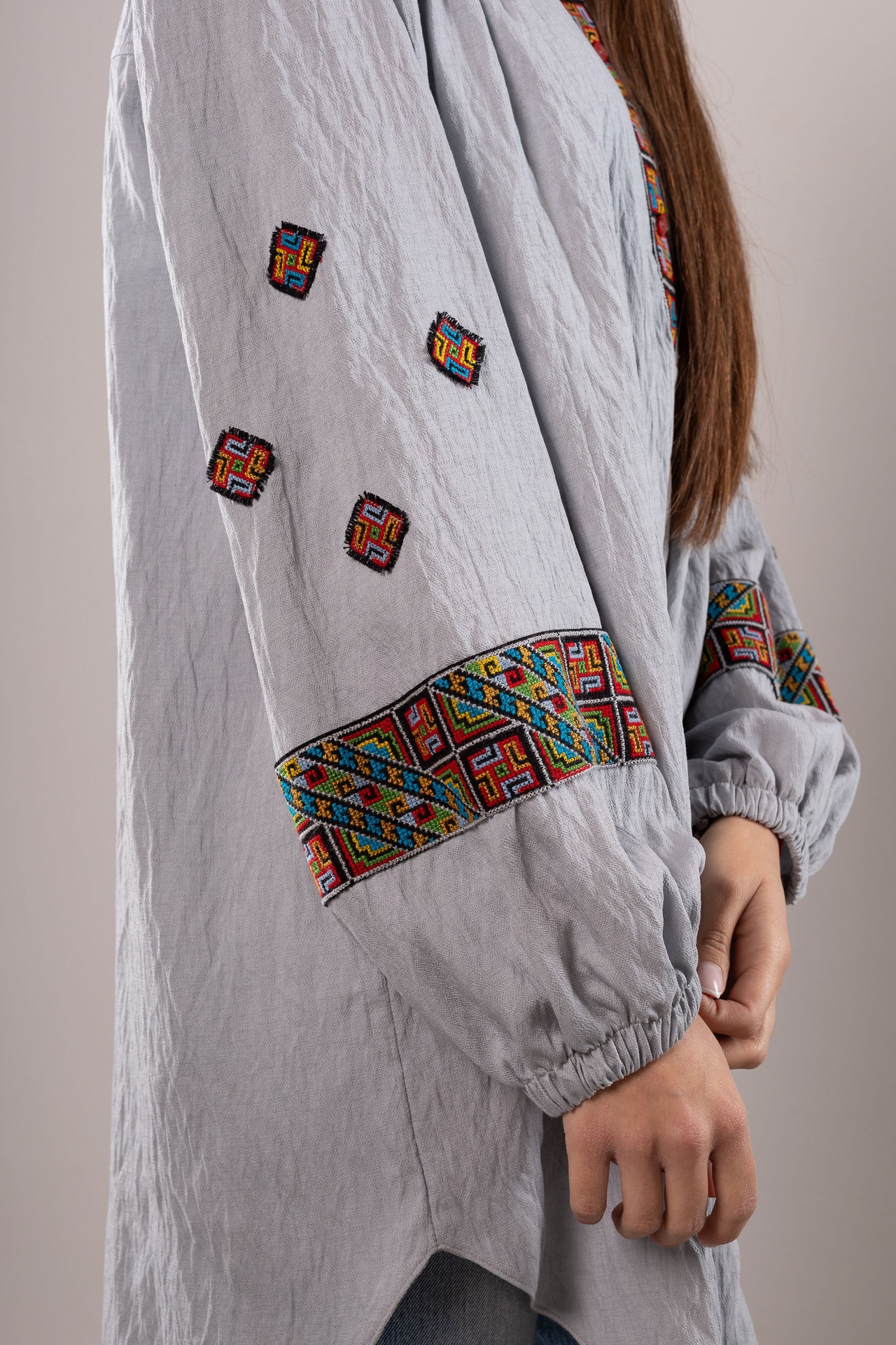 ウクライナ刺繍ヴィシヴァンカ 平行縫い　手刺繍　ブラウス　麻　レディース・フリーサイズ - 10