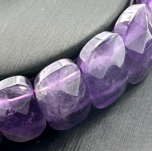 (01019)(内径選べる）シェブロンアメジスト【多面カットバングル15mm】ドリームアメジスト　ケープアメジスト　Amethyst　紫水晶　バングル　厄除け　魔除け　パワーストーン　天然石