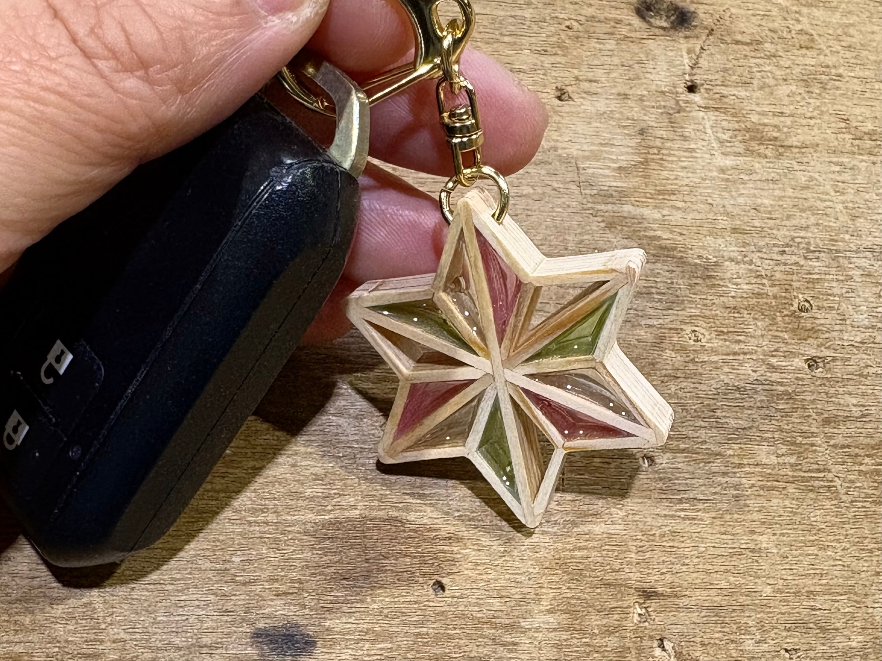 星形キーホルダー《蓮華》ー身につける組子細工 | 藤田建具店