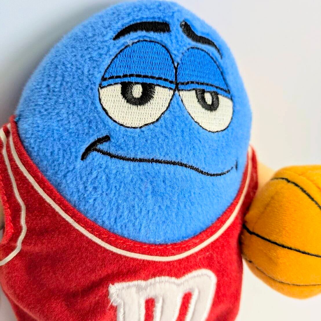☆ VINTAGE ☆【 m&m's（ エムアンドエムズ ）】 2000年代 / バスケットボール / #38 / 背番号38 / PLUSH TOY / プラッシュ / ぬいぐるみ / VINTAGE / ビンテージ 〚アメリカン雑貨 アメトイ〛