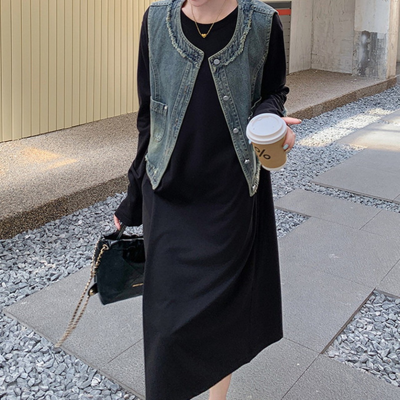 デニムベスト＆ブラックワンピースのセットアップ W00835