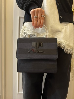 Courreges/ vintage clear handle logo hand bag.(O)