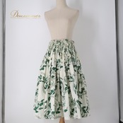 フラダンス 衣装 パウスカート ホワイト系 マカマカ MakaMaka ハワイアンプリント 花柄 植物柄 アロハ フラ ダンス レッスン 練習 シングル スカート フレア ふんわり グリーン系 白 緑 華やか かわいい おしゃれ 上品 大人っぽい フラダンス衣装 夏用 アロハ柄 ハワイアンリゾート おしゃれ着 エスニック カジュアル