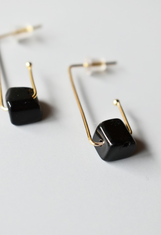 notice stone pierce / A / black onyx